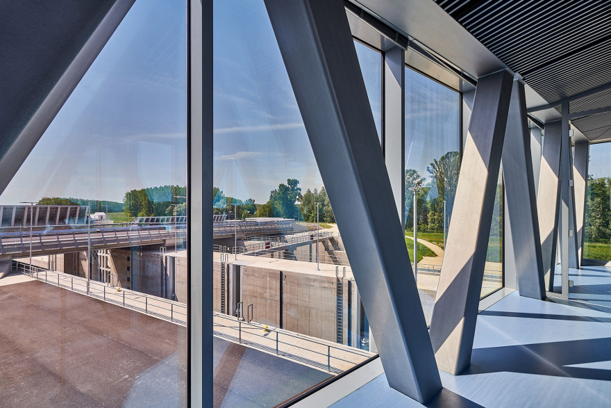 匈牙利 MosoniDanube 防洪闸门控制大楼丨TÉRHÁLÓZAT-83