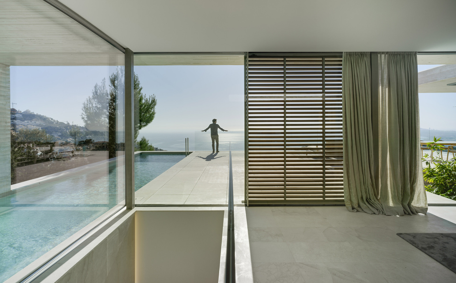 嵌入山体的独特度假屋-17