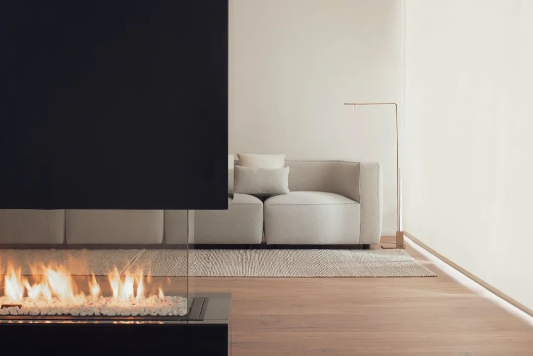 巴伦西亚简约住宅设计，纯净氛围中的艺术品展示-2