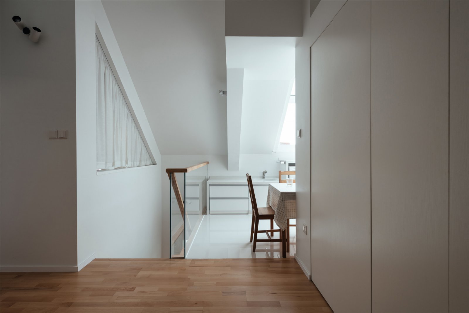 现代简约木质住宅 以勒设计诠释自然之美-35