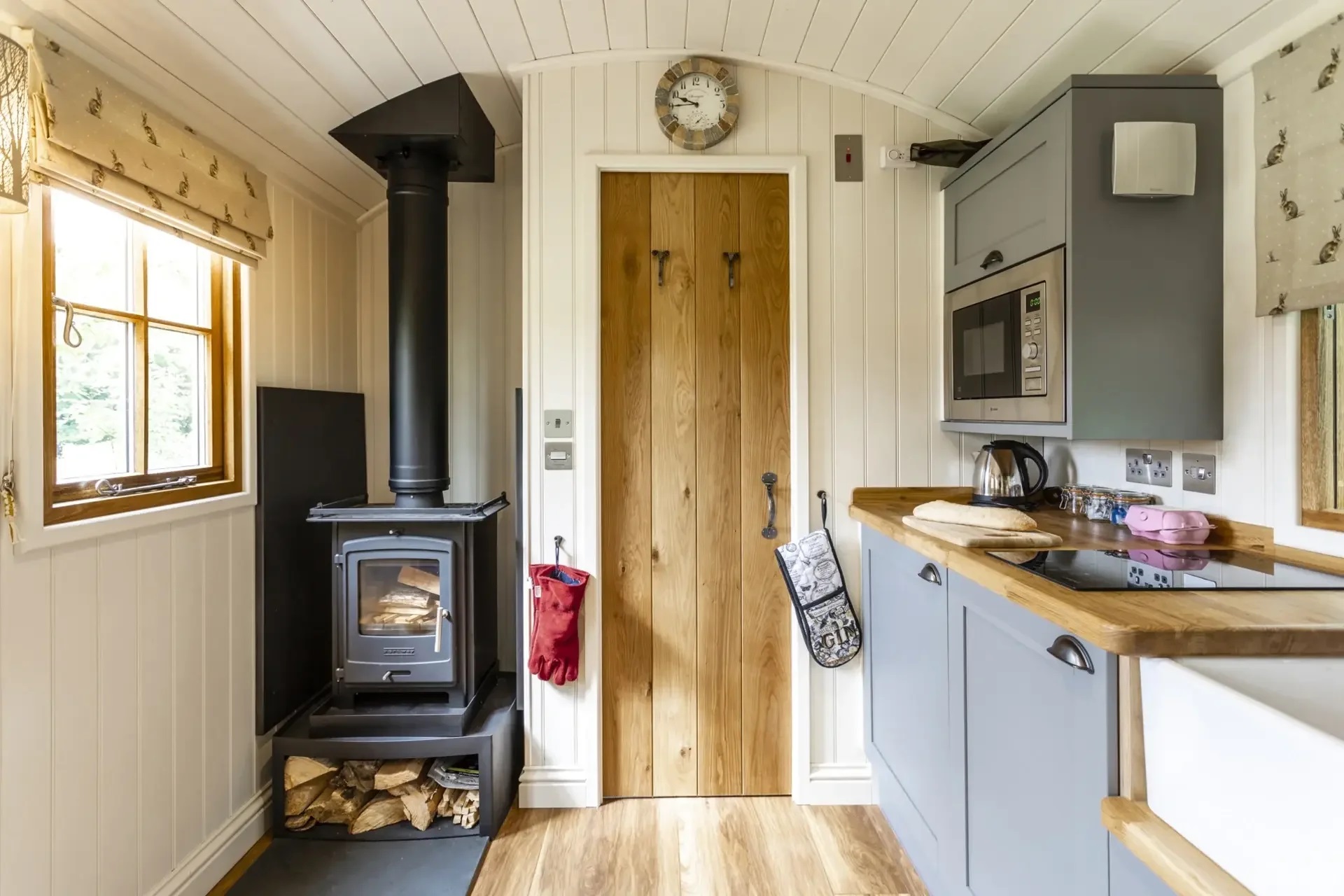 类似小火车车厢的迷你小屋丨英国-21