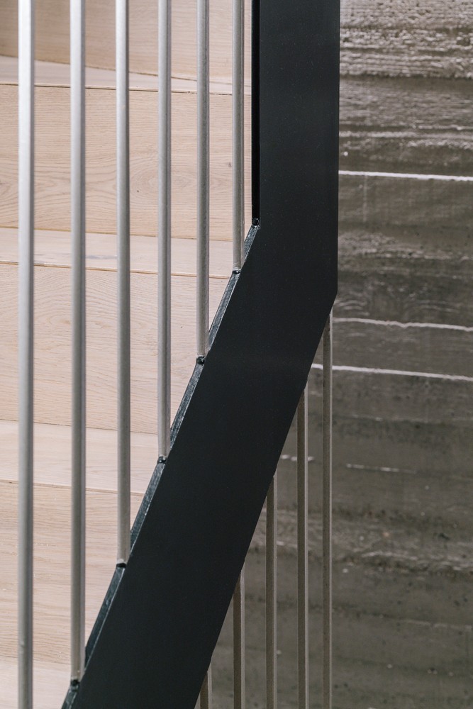 马德里锯齿形屋顶住宅-41