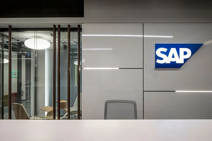 SAP 土耳其总部办公设计 | 优雅高级灰调、工作生活相融合-38