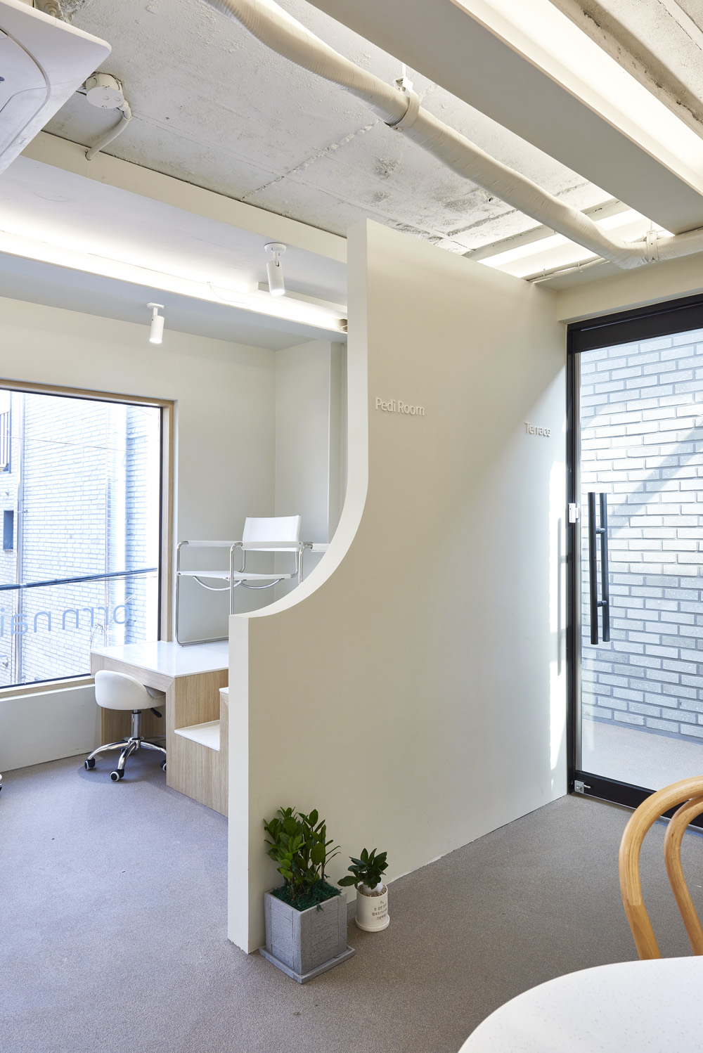 简约风格 13 坪咖啡厅 设计亮点与费用解析-13