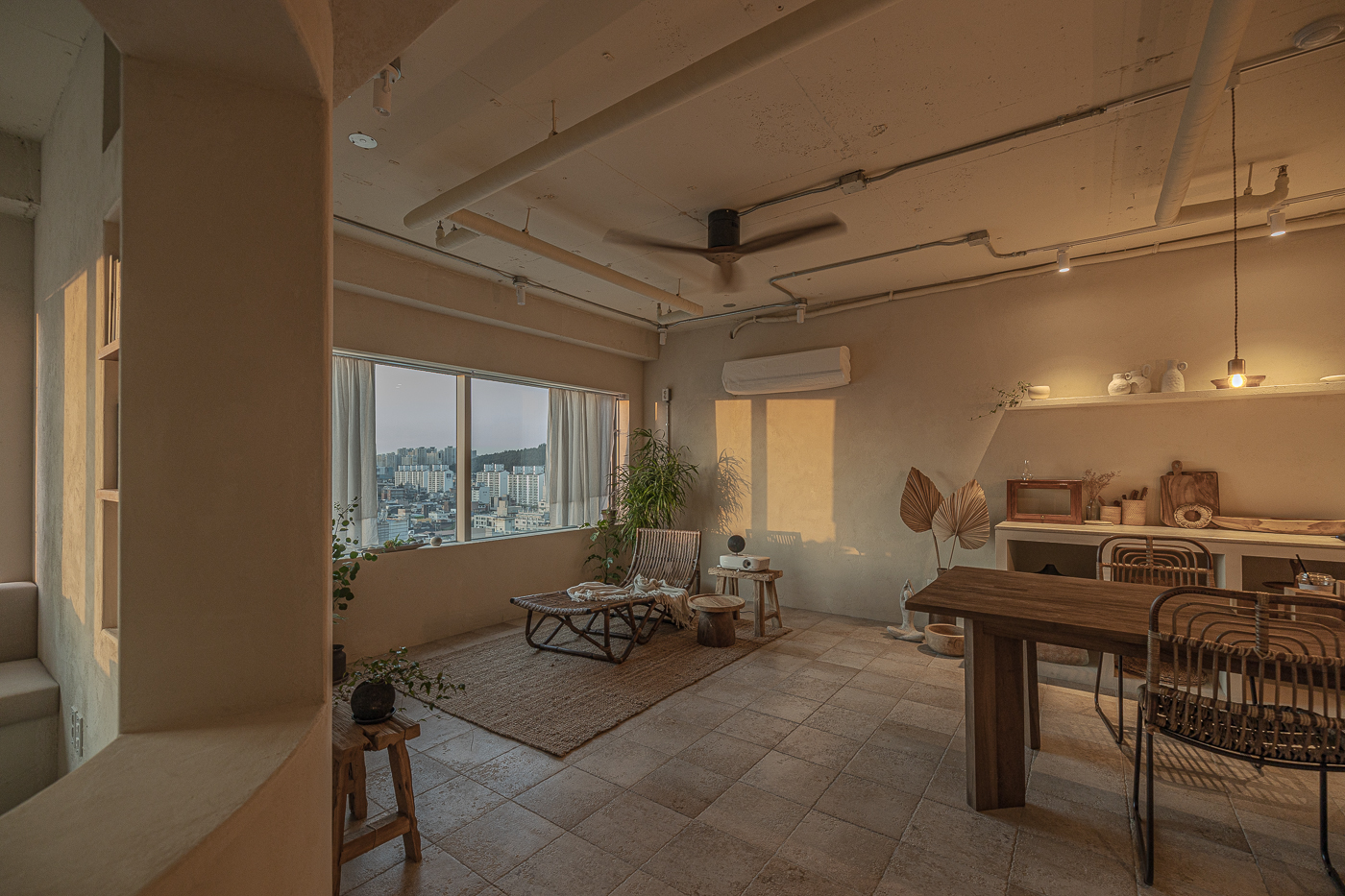 白色调的极简主义 | 200 平米的现代豪华公寓-11