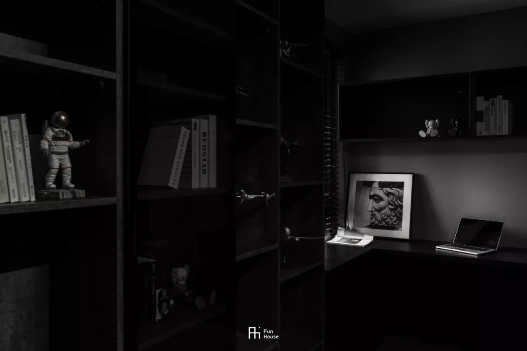 暗色方室 | FunHouse 设计融入宇宙元素-45