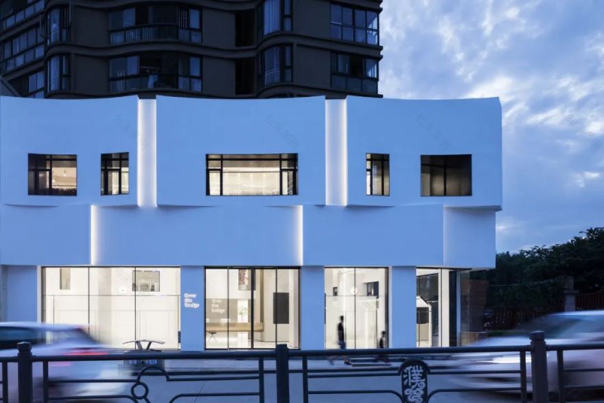 嘉兴 over the bridge 高端旗舰店 | 创新设计诠释素白空间-8