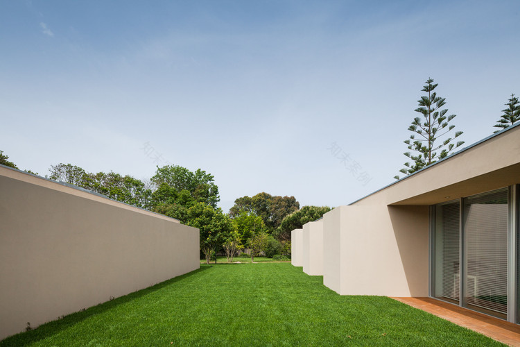 波尔图住宅区双屋设计-13