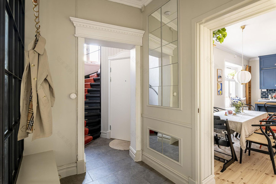 瑞典独特公寓设计,阁楼卧室墙纸亮点-20