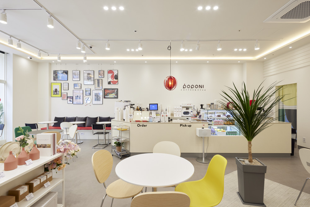 白色梦幻咖啡厅 | 31 平米的极简艺术空间-5