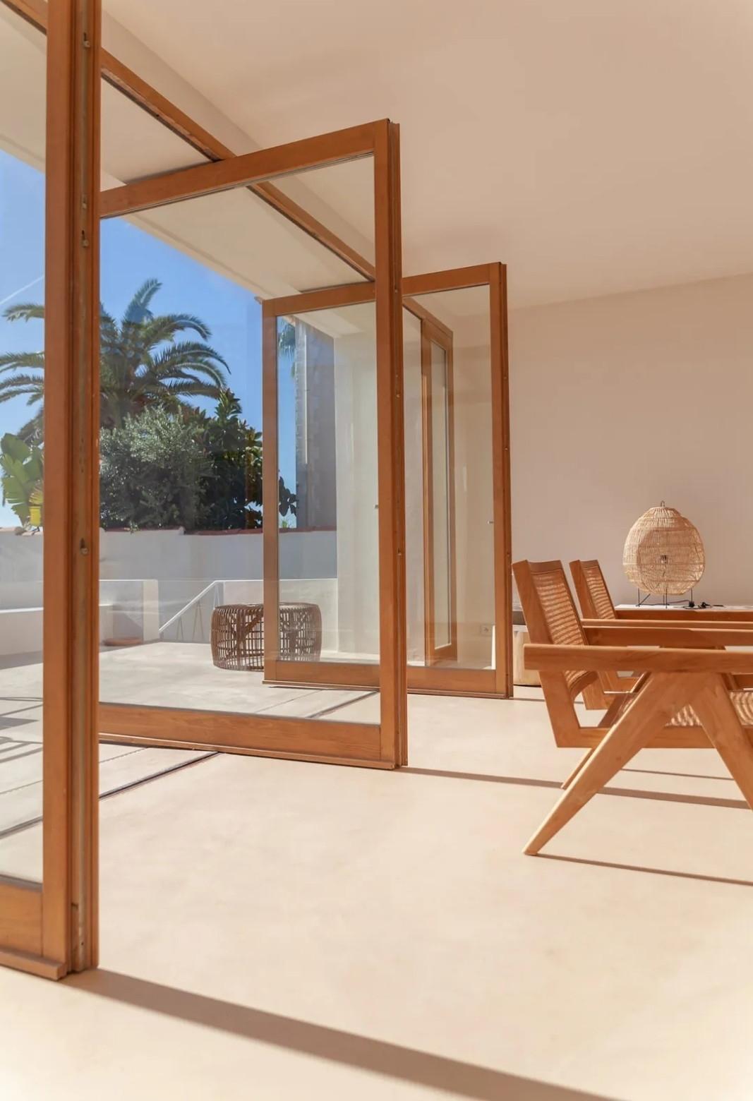 Amelia Tavella--法国经典的海景别墅-16