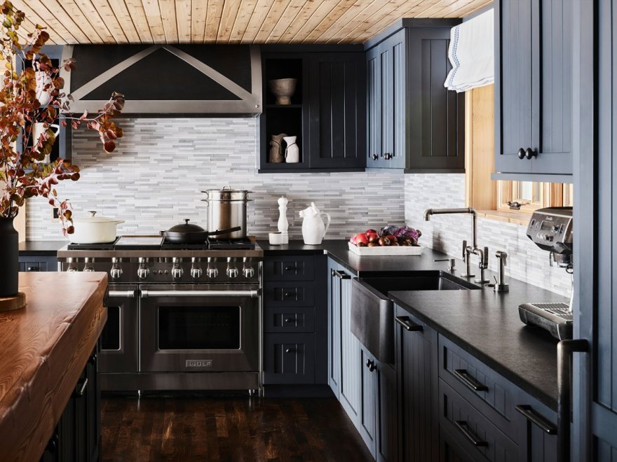 夏日度假胜地 · Michigan 湖海滨小木屋改造丨美国丨Jay Jeffers-18