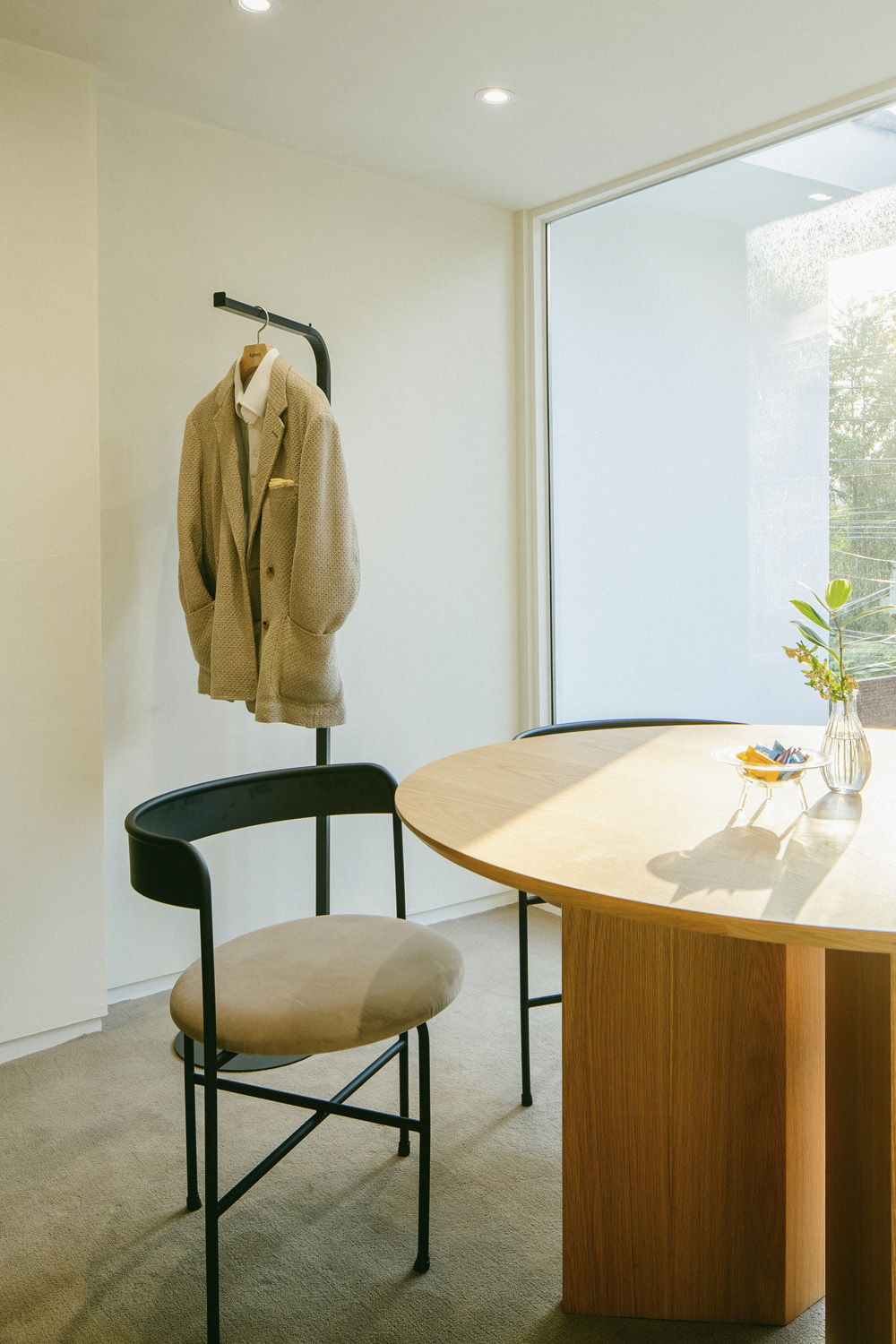 首尔白色与原木高级男装店 尽显简约魅力-17