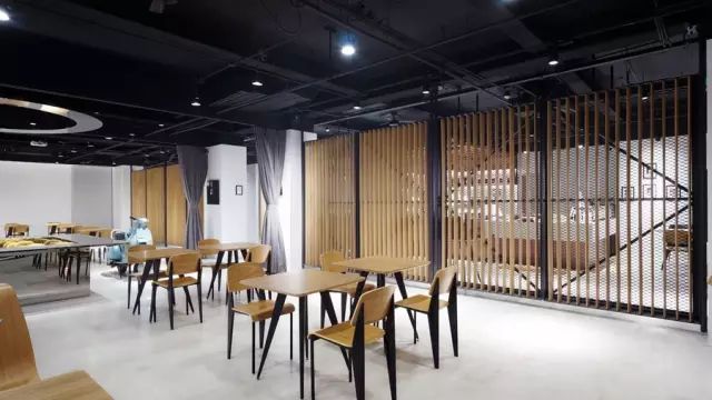 八扇大门的魔法 | 多变空间 Coffee Craft 咖啡馆-47