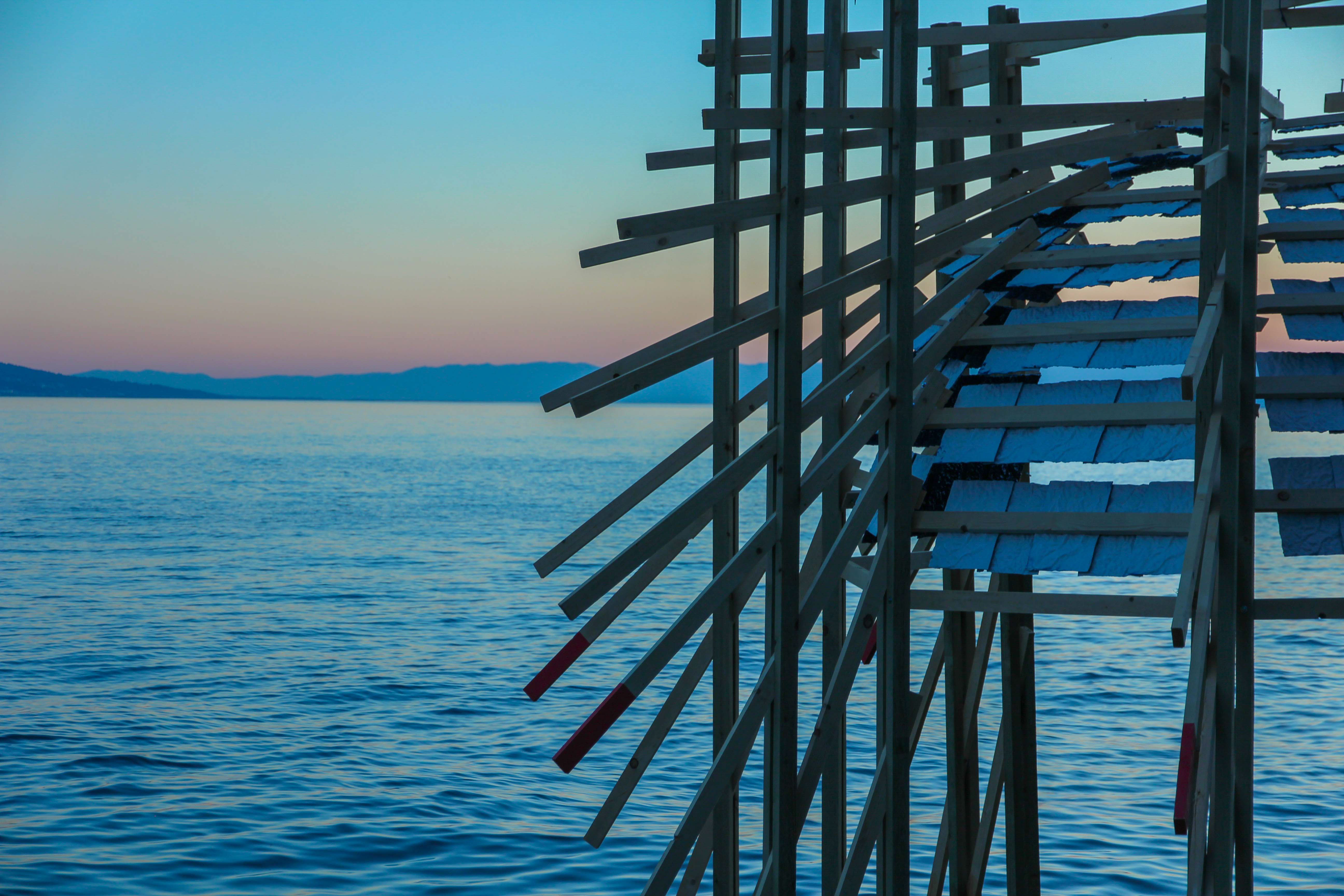 水之馆 | 瑞士建筑师打造木瓷交融的湖中展馆-22