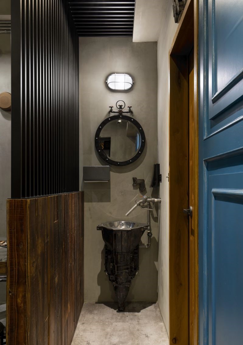 蒸气庞克风 33㎡挑高餐酒馆,复古科幻的工业艺术空间-10