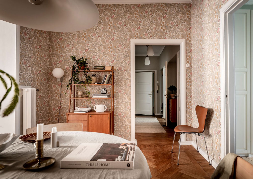 瑞典哥德堡公寓的花卉墙纸餐厅设计-5