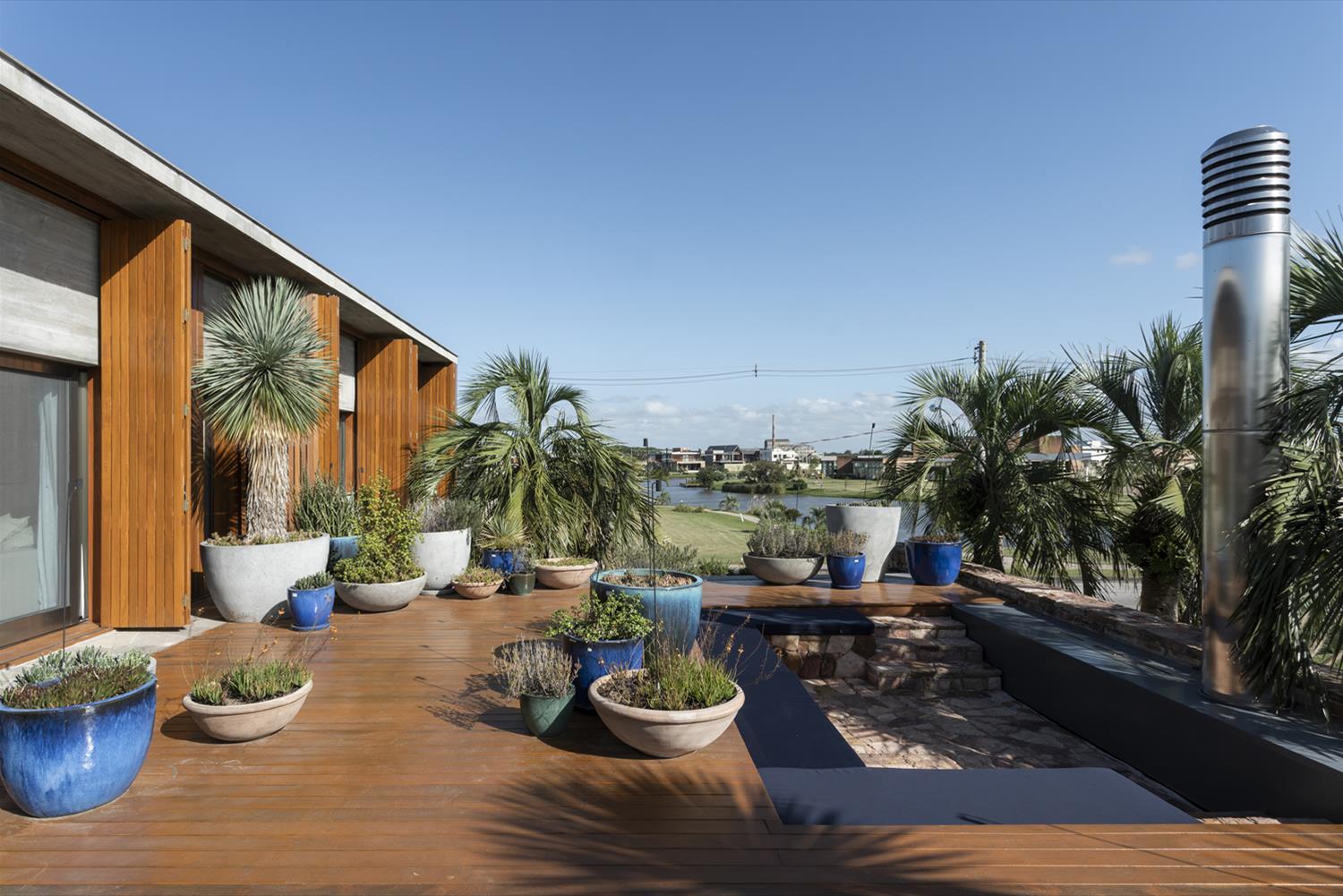 巴西 Pelotas 现代住宅 | 混凝土、木头和玻璃的完美融合-12