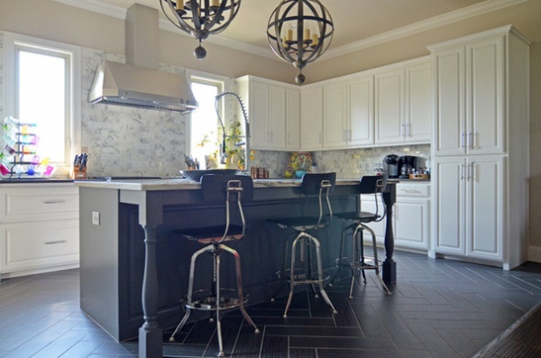 My Houzz: Color-Happy Country Living in Fort Worth  -  Decor Ideas-30