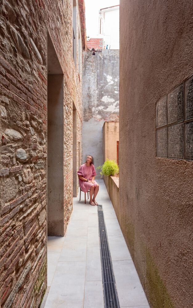 西班牙 Sant Esteve de Palautordera 老舞厅改造公寓楼-31