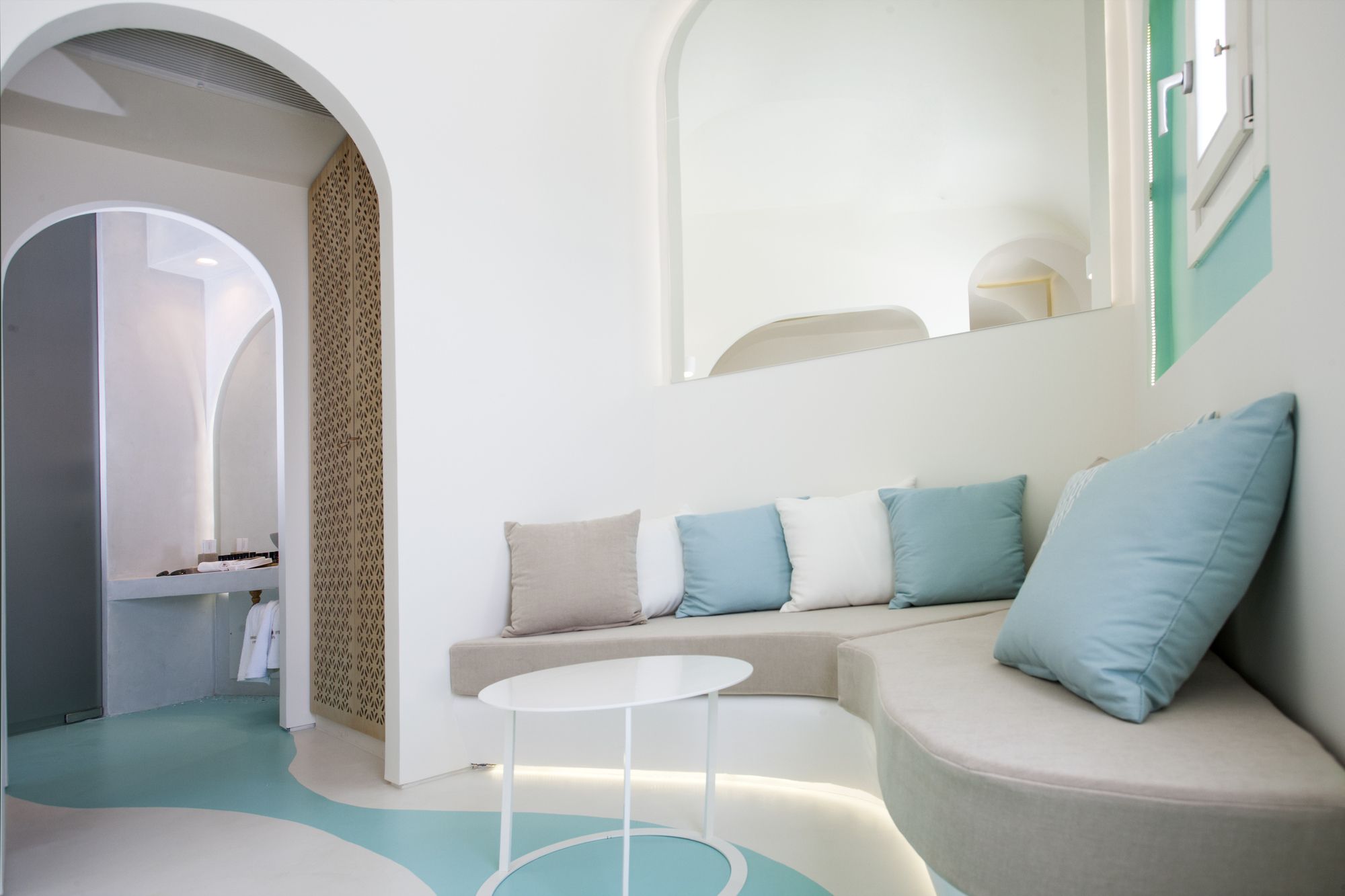 火山岛上的现代洞穴酒店-28