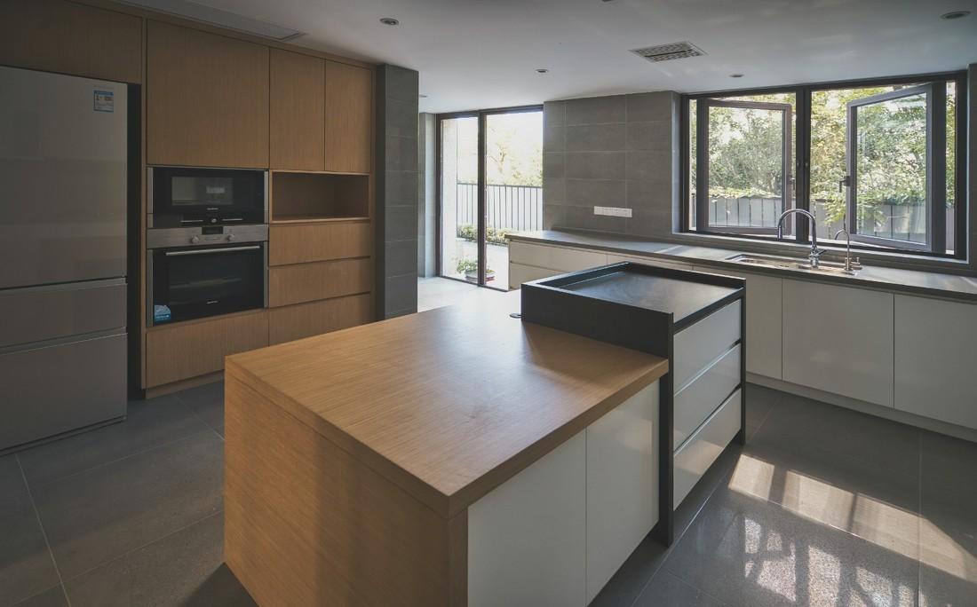 245㎡现代简约大平层,藏蓝美式卫浴柜成焦点-8