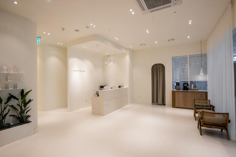 简约现代 43 平米美容诊所设计-3