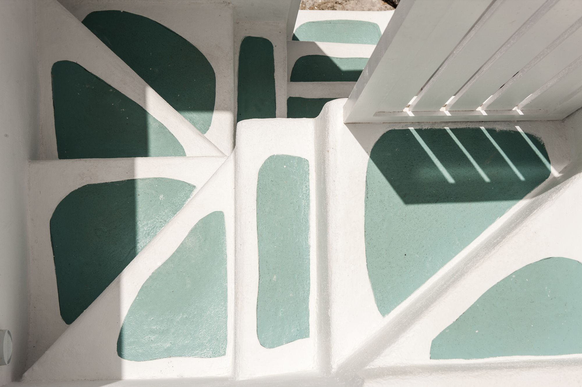 火山岛上的现代洞穴酒店-26