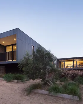 模块化设计的周末度假胜地——Portsea Prefab Home