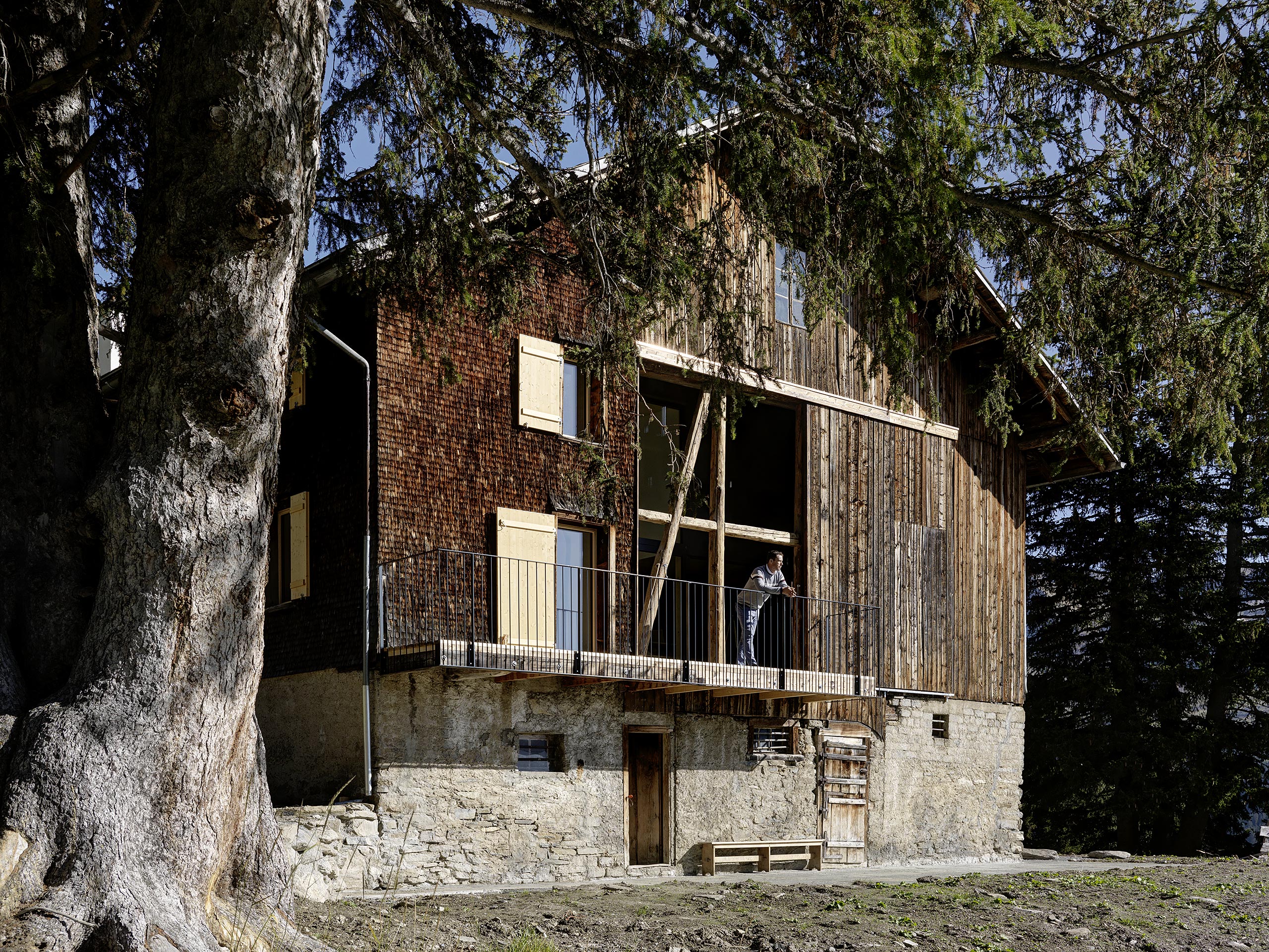 瑞士山地小屋的现代改造丨Christoph Cavigelli-31