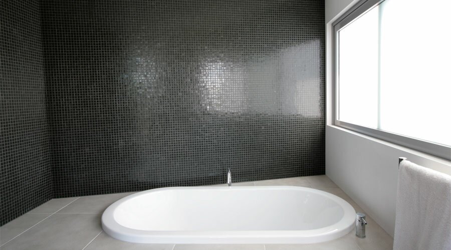 奥克尼群岛；奥克尼（英国苏格兰一地区）

通常如果单说 Orkney ，奥克尼群岛 更常用，但具体准确翻译需要结合上下文确定其指地区还是群岛，若没有上下文，以上两种表述都有可能是最准确的如果严格按照要求要唯一翻译，假设更符合通用理解则为 奥克尼群岛  丨Daniel Marshall,Mike Hartley-7