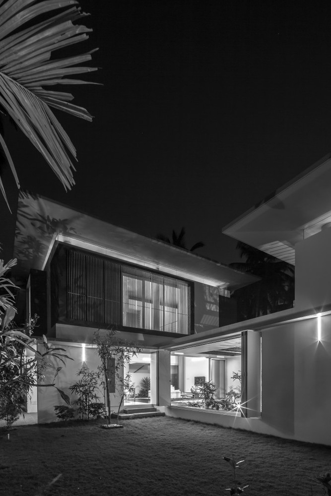 The Floating Parasol House  LIJO.RENY.architects-40