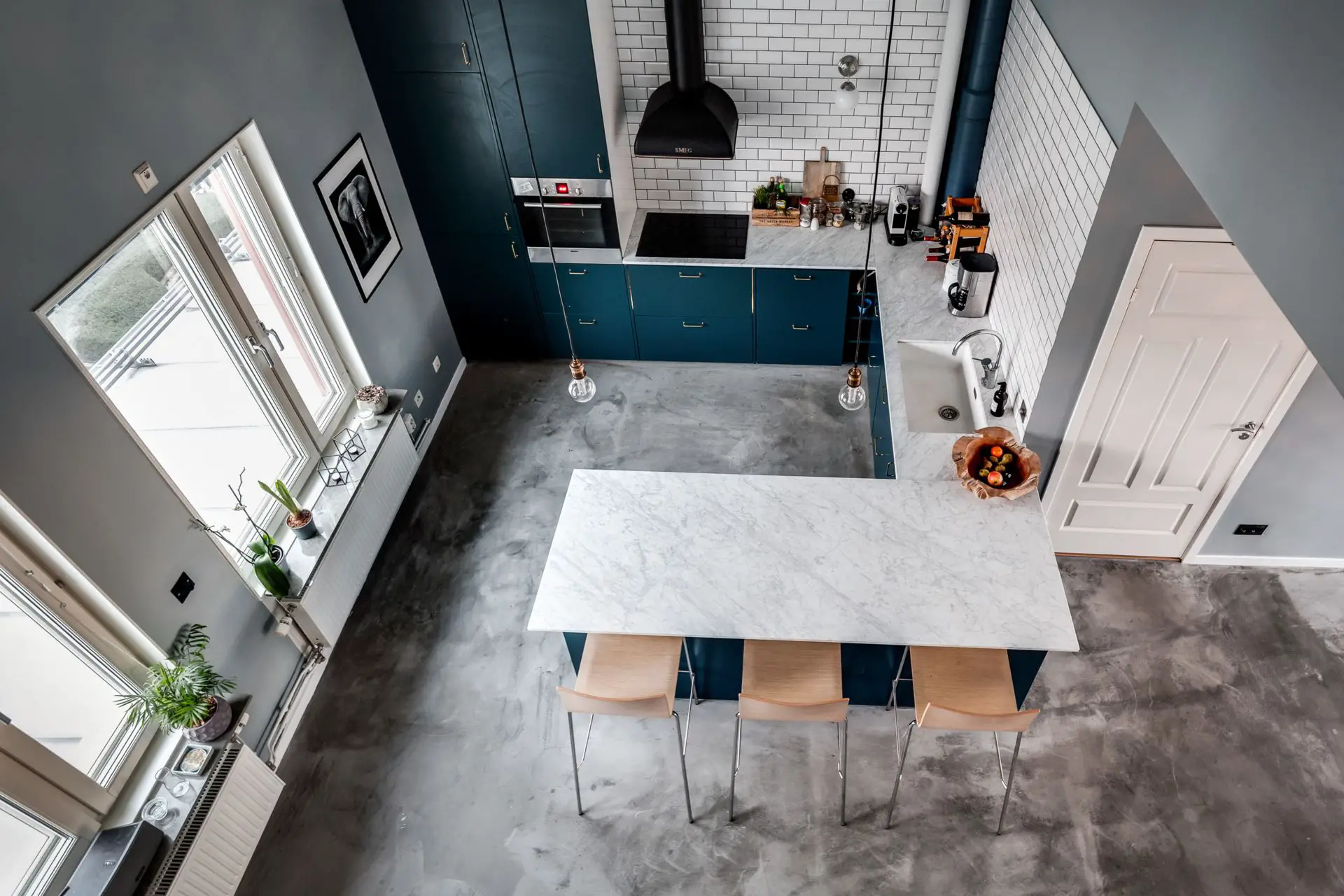 瑞典风格顶层公寓设计，蓝色调打造宁静私密空间-13