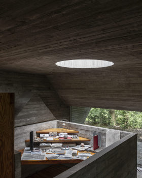 马克·曼德斯的缺席丨Juliaan Lampens