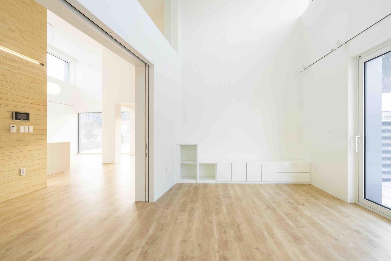 温暖阳光照亮受伤主人生活-56