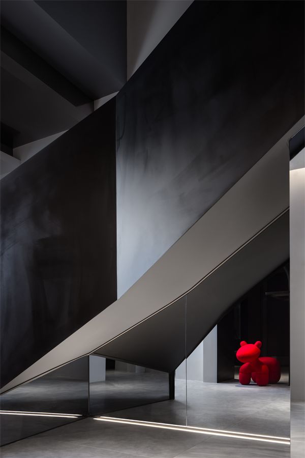 上海老建筑中的现代艺术盒子-4