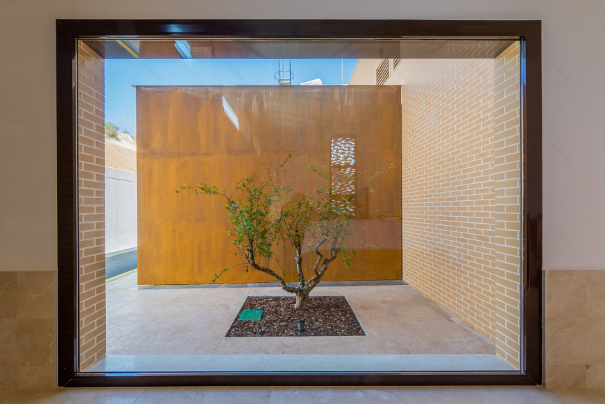 Monóvar Funeral Home | 融入自然的哀悼空间-28