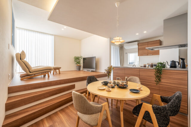 回遊動線と寛ぎの軒下テラスで,それぞれの暮らしを叶える二世帯の住まい丨日本宮城丨株式会社杜設計-54