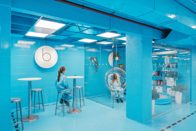 深邃湛藍的療癒系設計 ─ 西班牙馬德里的Burbucar洗車場-2