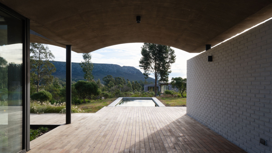 咬一口餐厅(假设Bite House是一家餐饮场所,House常见可表示店、馆等,Bite有咬的意思,组合起来可以理解成咬一口餐厅 ,如果有具体背景信息,可根据实际情况调整) 丨阿根廷丨BIOMA-20