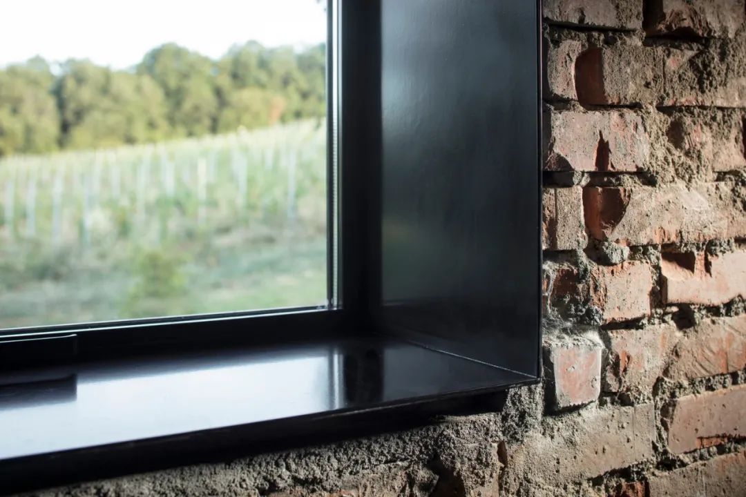 20 世纪 60 年代谷仓变艺术工作室，设计诠释对称性与景观关系-26