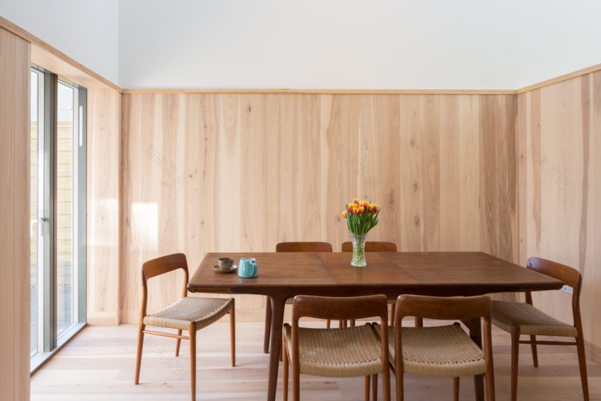 Mole Architects turn old, Edwardian British garage into contemporary, energy efficient dwelling called Fijal House 鼹鼠建筑师变老,爱德华时代的英国车库变成了当代的节能住宅,叫做菲贾尔住宅(FijalHouse)。-9