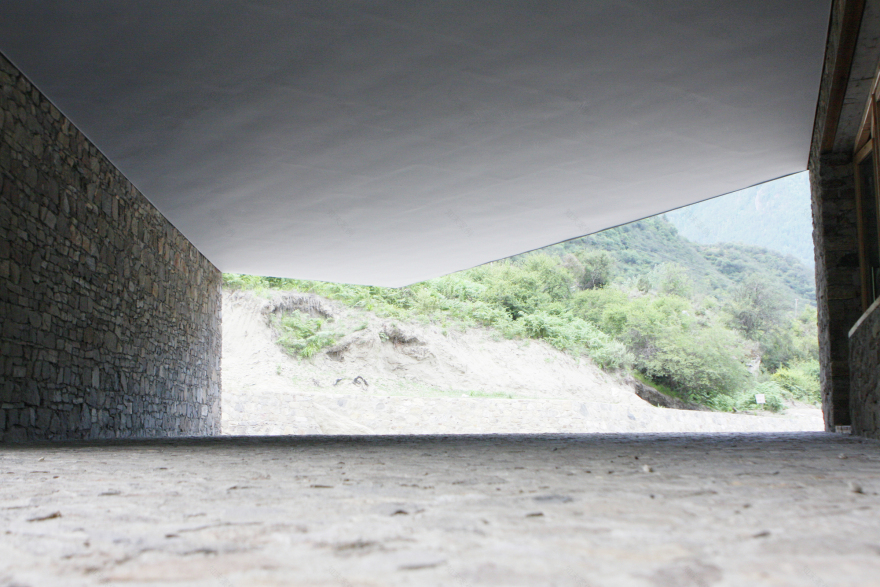 西藏雅鲁藏布江畔的船运终点站-27