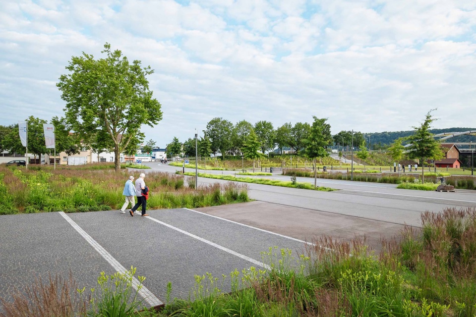 德国废弃机车房变身活力广场丨SINAI 团队-15