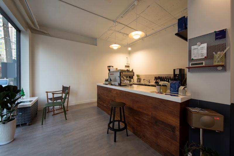 融合北欧风与复古的 12 坪咖啡厅设计-4