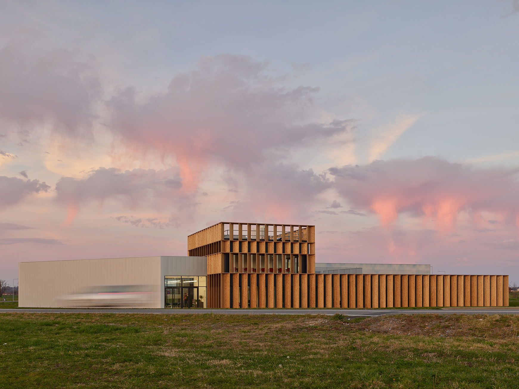 环保商业孵化器建筑，实现智能简约设计-8