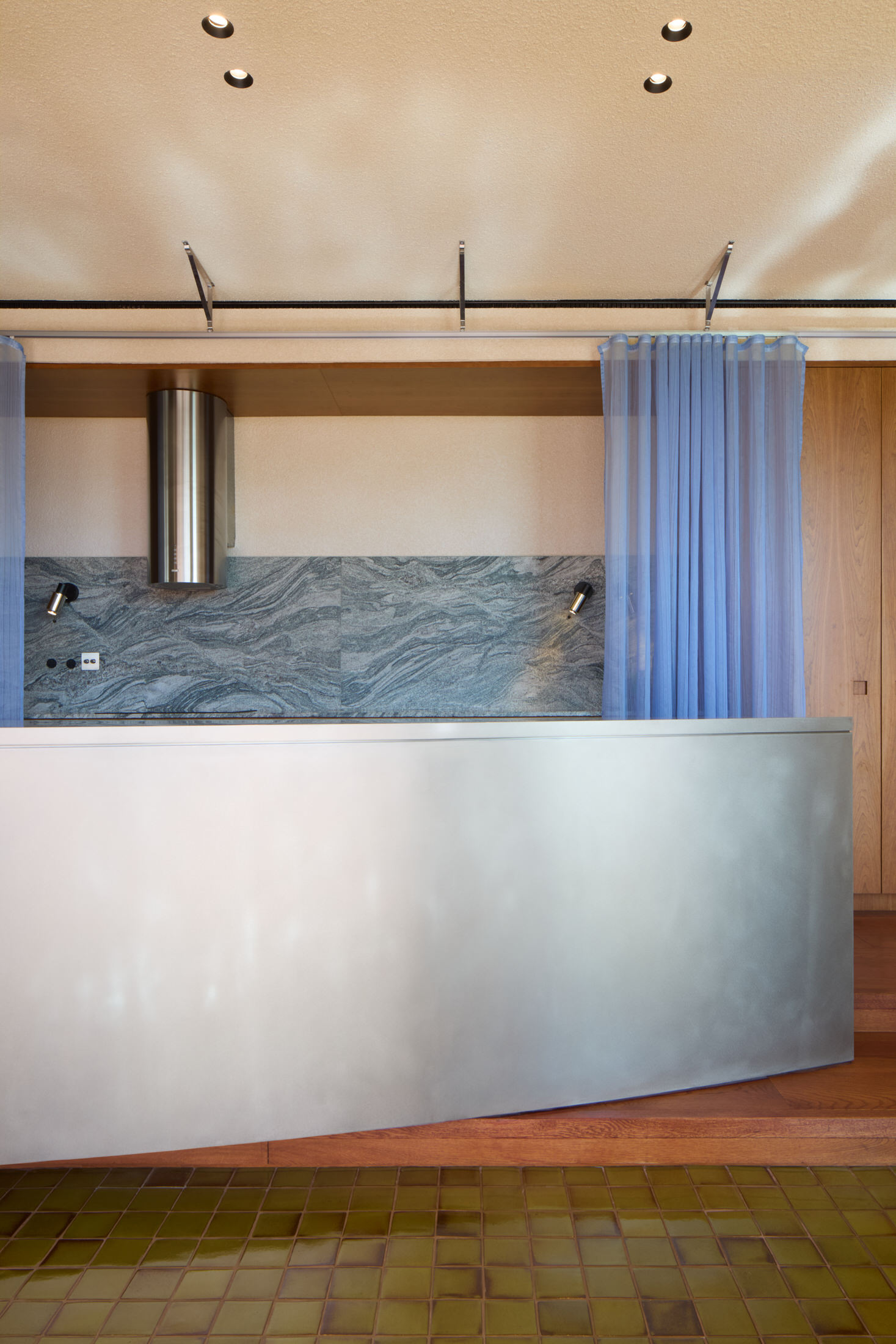 Mid-Century Vibes in Modern Dubai: Al Barari Apartment by Bone Studio.-34