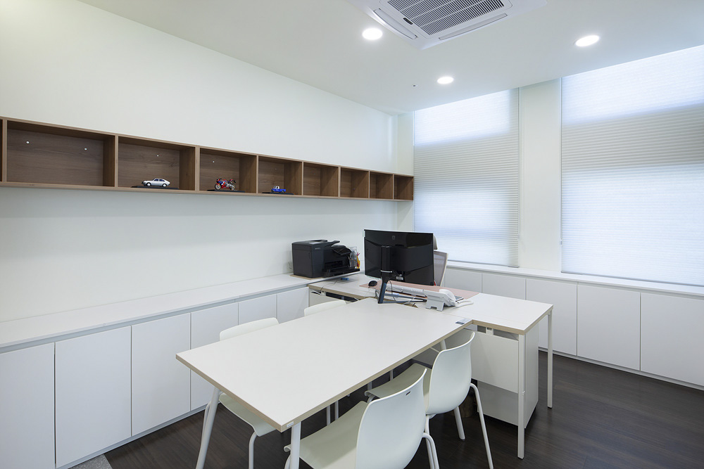白色调打造 75 平米时尚办公空间-21