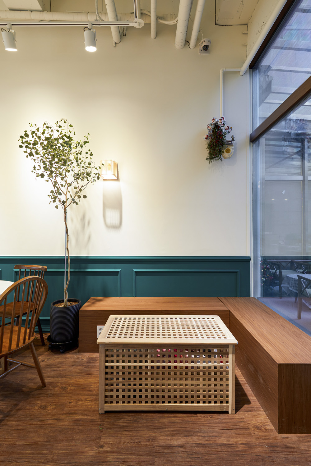 13 平米小空间的华丽转身 | 绿色环保的咖啡厅设计-12