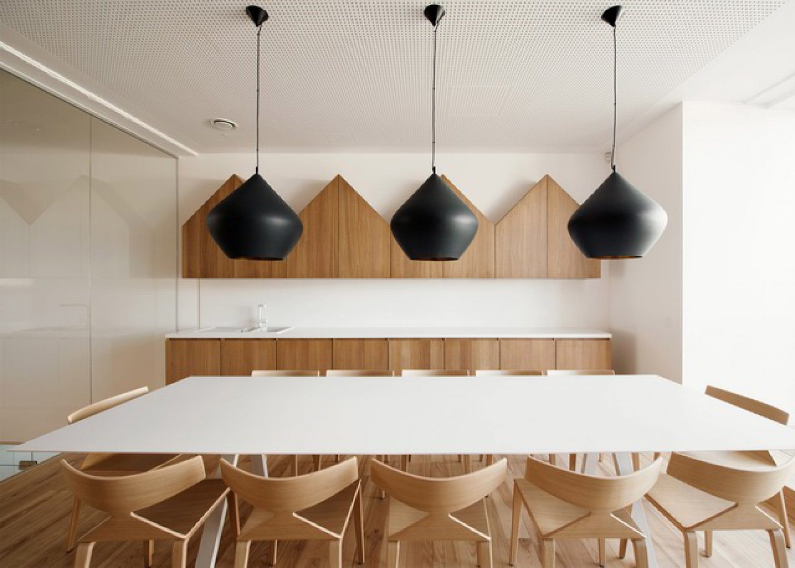 夏日森林办公空间 tree filled office  KAMP Arhitektid-17